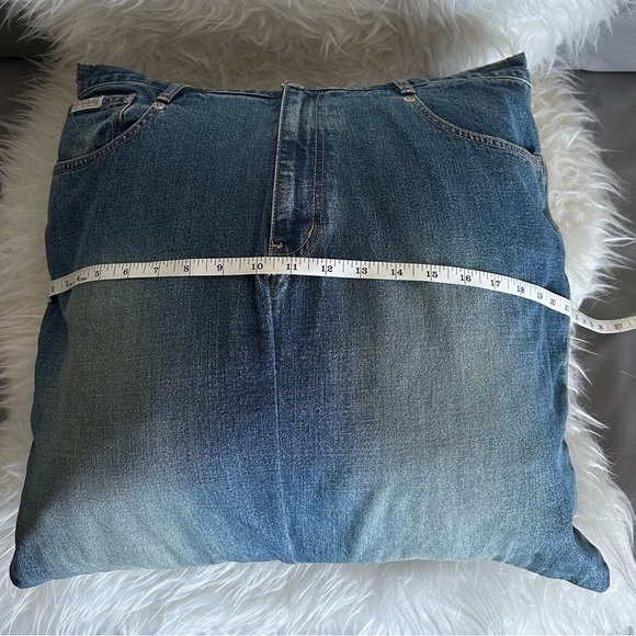 Trendy Jean cushion - Picture 7 of 8